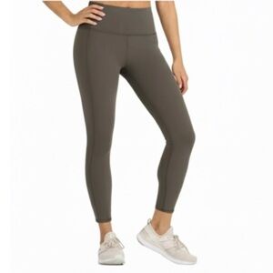 Vuori “Studio Pocket” 7/8 Legging In Oregano Extra Small Excellent Condition!